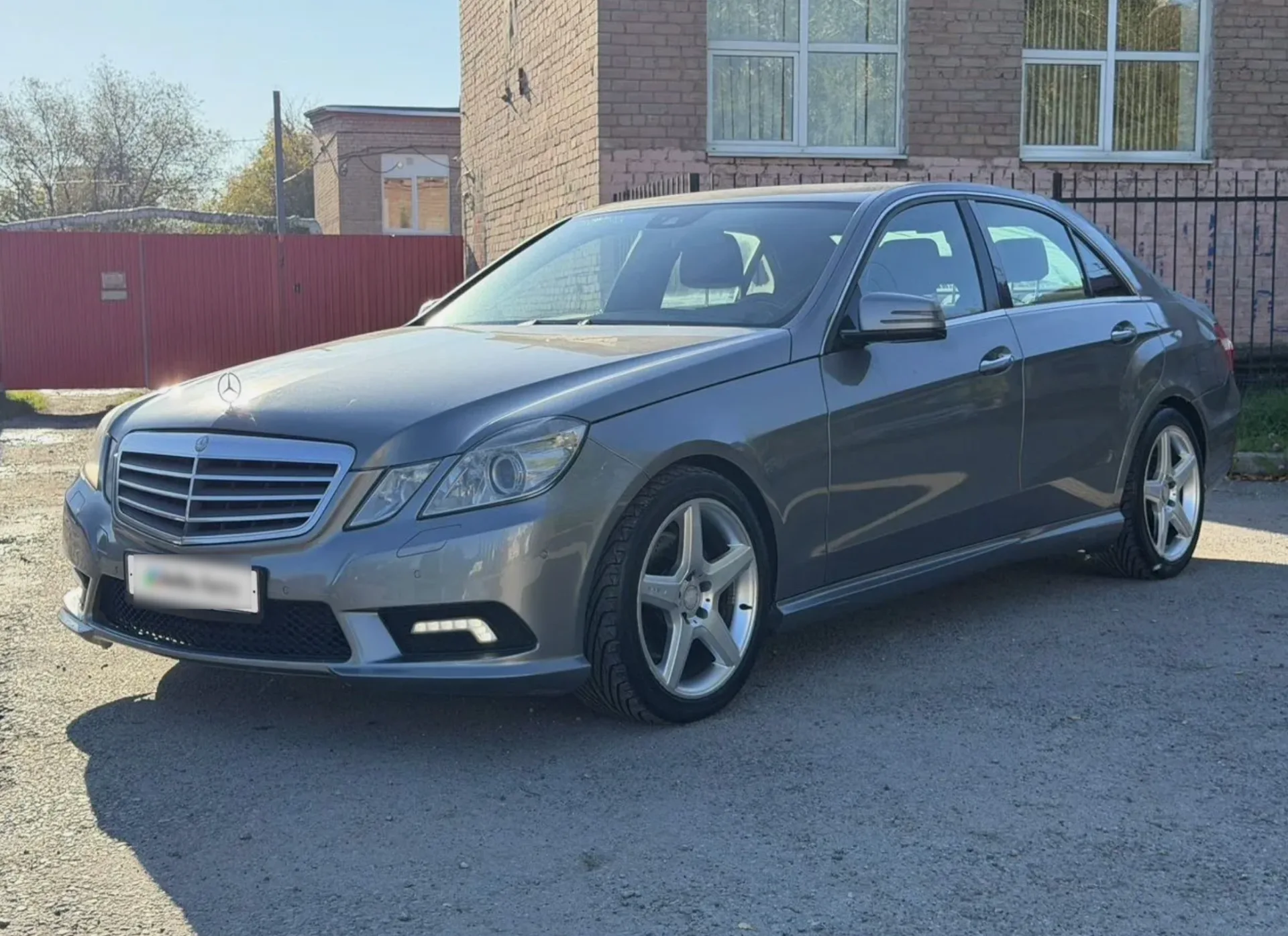 Mercedes-Benz E 200